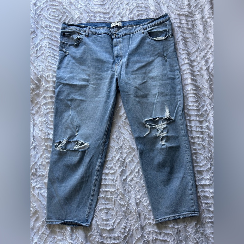22R Abercrombie & Fitch High Rise Mom Jeans
